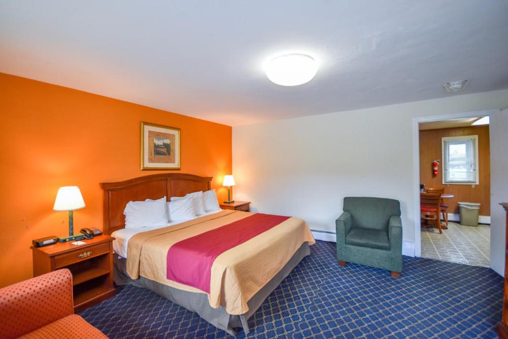 Deluxe Queen Room interior